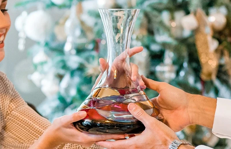 Khi dùng decanter, nhịp uống thường chậm lại một cách tự nhiên